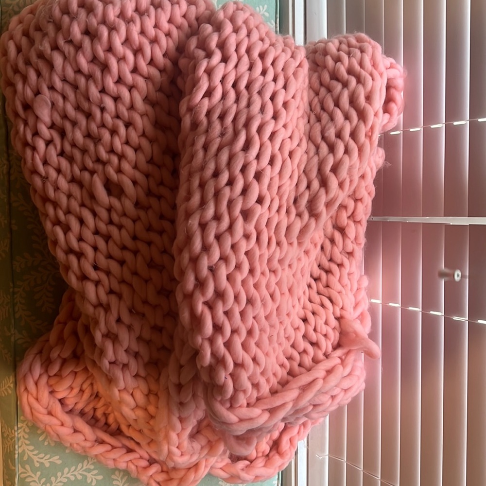 pink knotted blanket